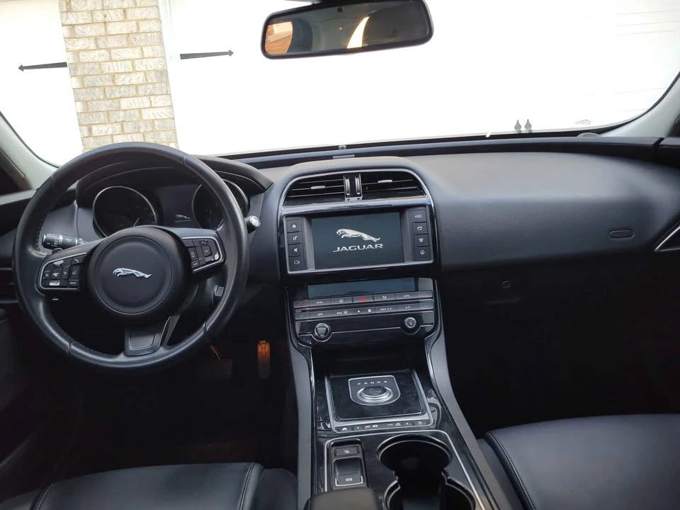2017 Jaguar XE - Image 11 of 17
