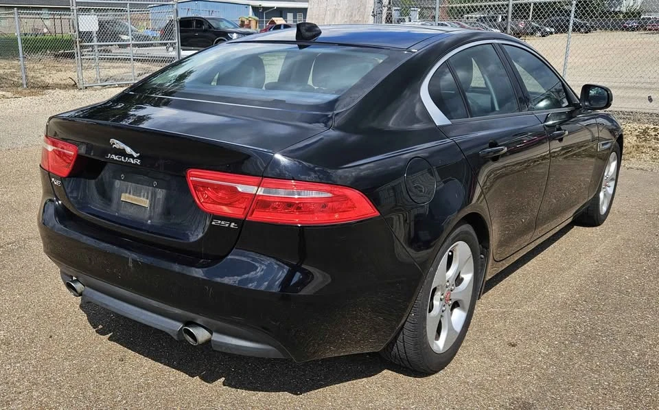 2017 Jaguar XE - Image 3 of 16