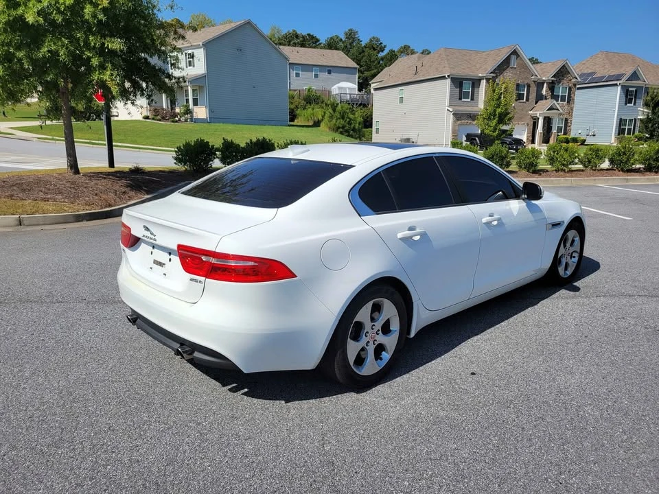 2017 Jaguar XE - Image 7 of 17