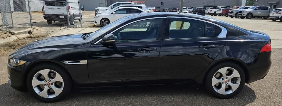 2017 Jaguar XE - Image 5 of 16