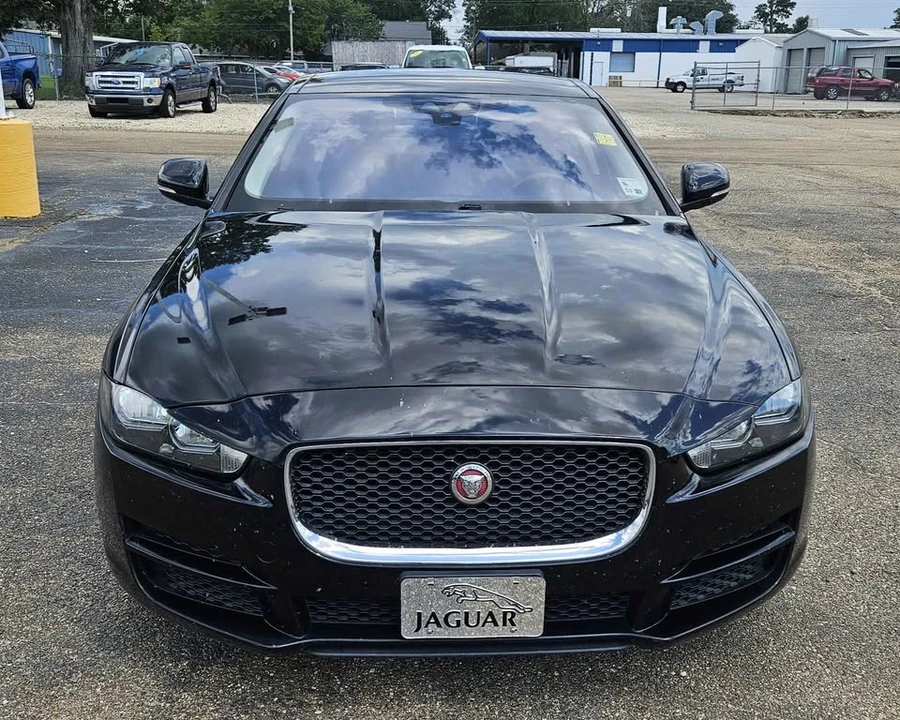 2017 Jaguar XE - Image 7 of 16