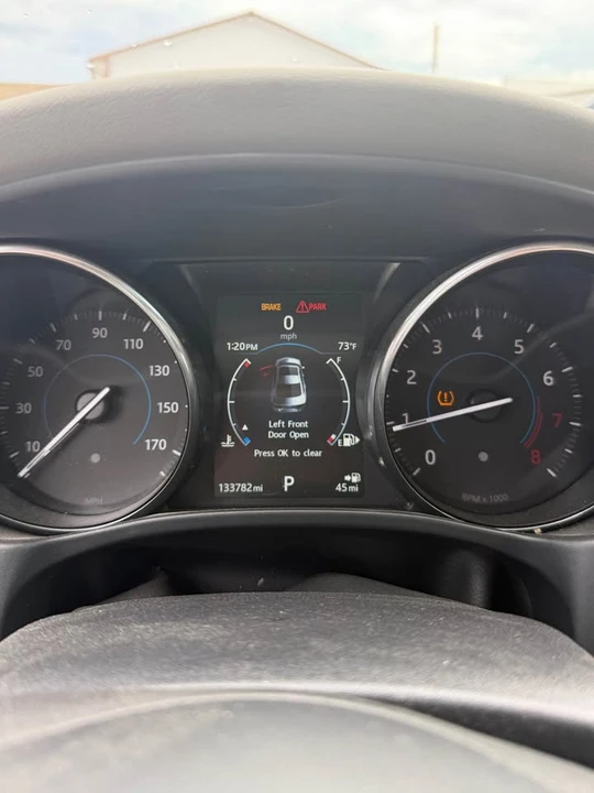 2017 Jaguar XE - Image 3 of 10