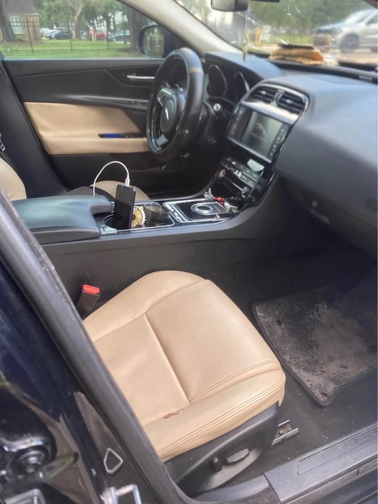 2017 Jaguar XE - Image 8 of 14