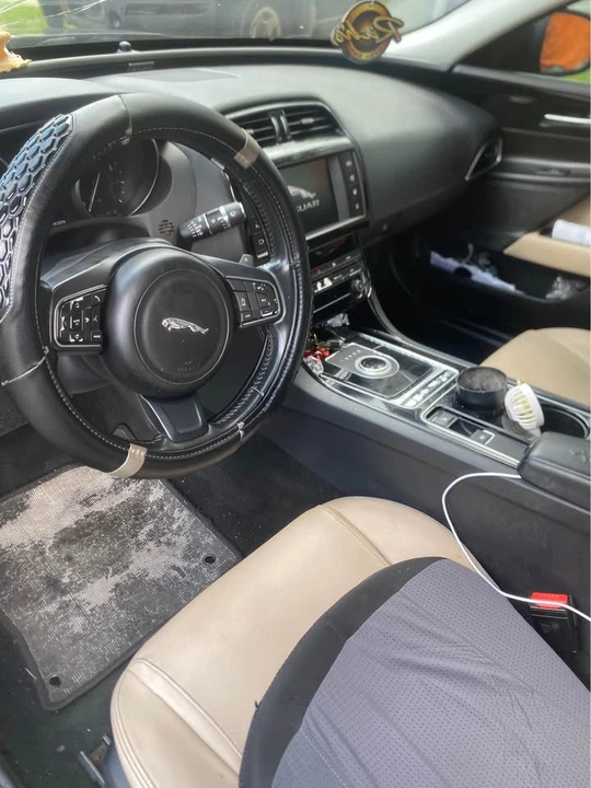 2017 Jaguar XE - Image 4 of 14
