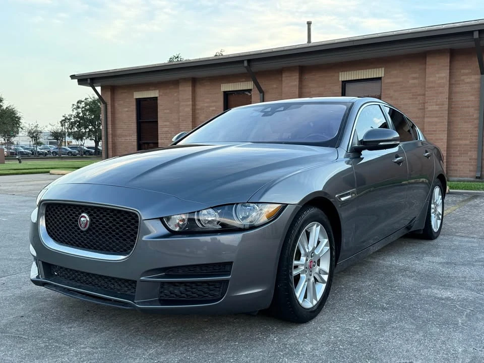 2017 Jaguar XE - Image 8 of 16