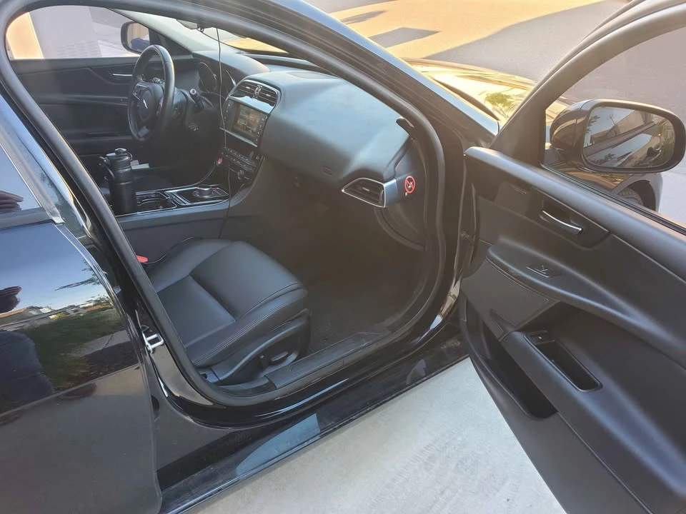 2017 Jaguar XE - Image 6 of 13