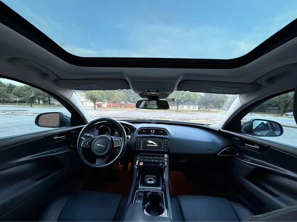 2017 Jaguar XE - Image 14 of 16