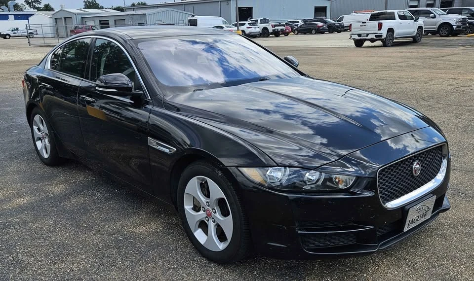2017 Jaguar XE - Image 2 of 16