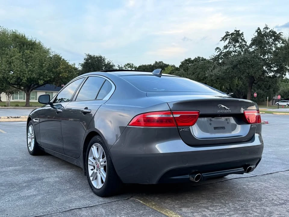 2017 Jaguar XE - Image 6 of 16