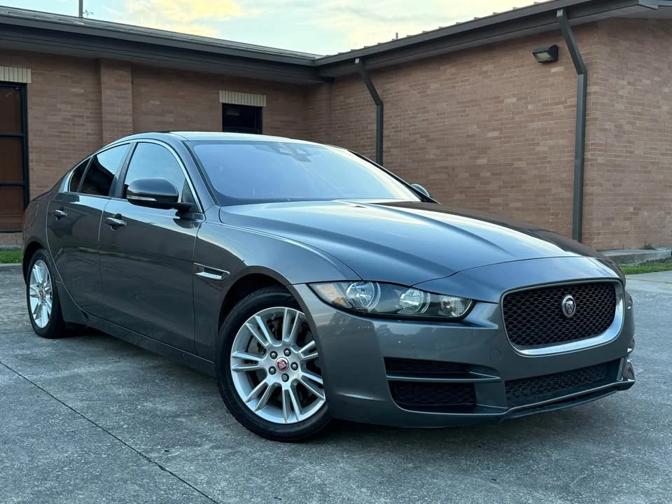 2017 Jaguar XE - Image 15 of 16