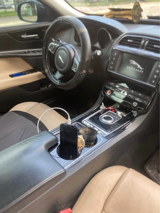 2017 Jaguar XE - Image 7 of 14