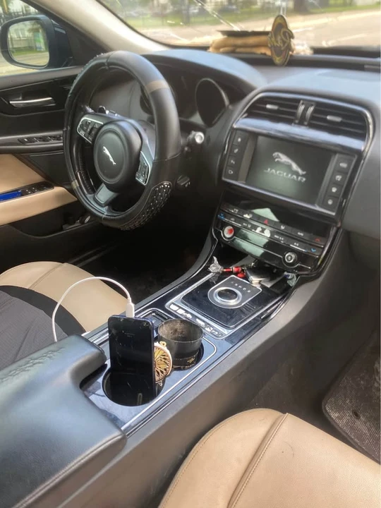 2017 Jaguar XE - Image 5 of 14