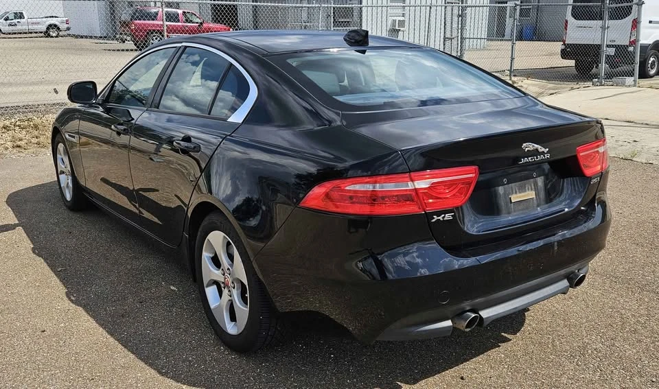 2017 Jaguar XE - Image 4 of 16