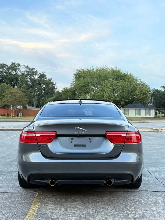 2017 Jaguar XE - Image 5 of 16
