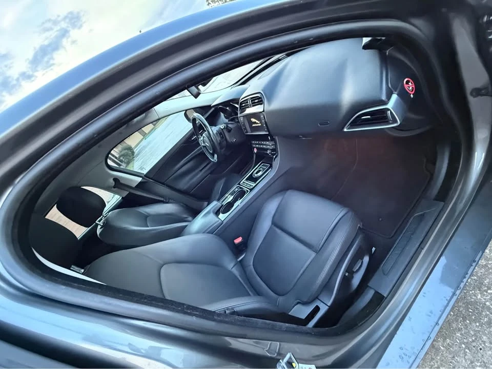 2017 Jaguar XE - Image 13 of 16