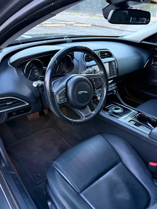 2017 Jaguar XE - Image 9 of 16