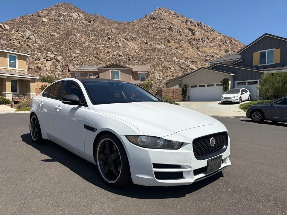 2017 Jaguar XE - Image 8 of 20