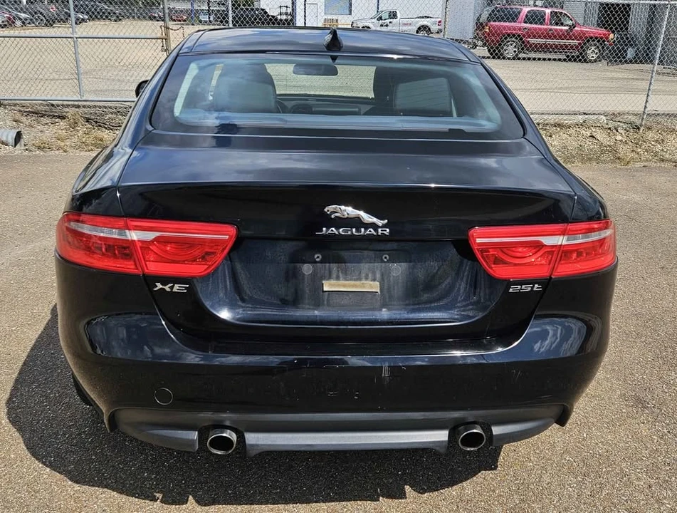 2017 Jaguar XE - Image 8 of 16