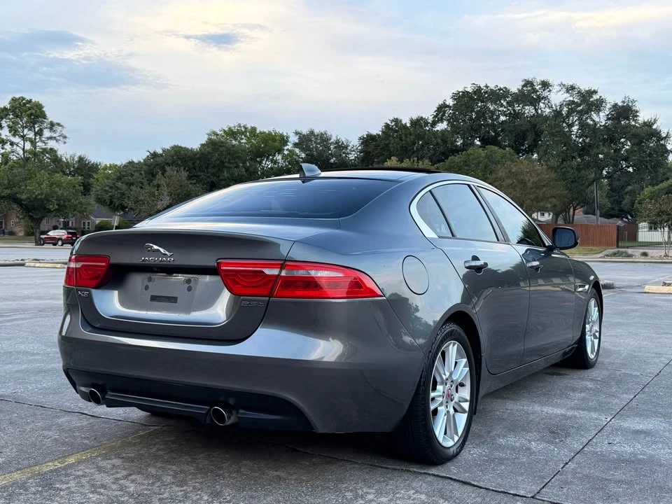 2017 Jaguar XE - Image 4 of 16