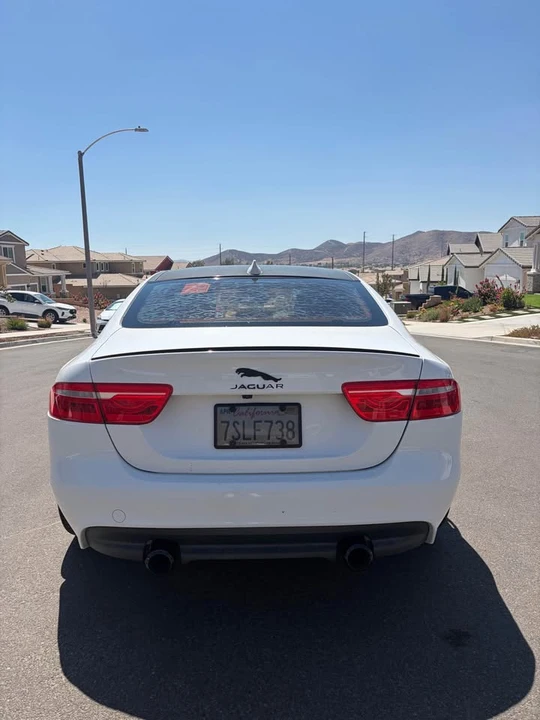 2017 Jaguar XE - Image 5 of 20
