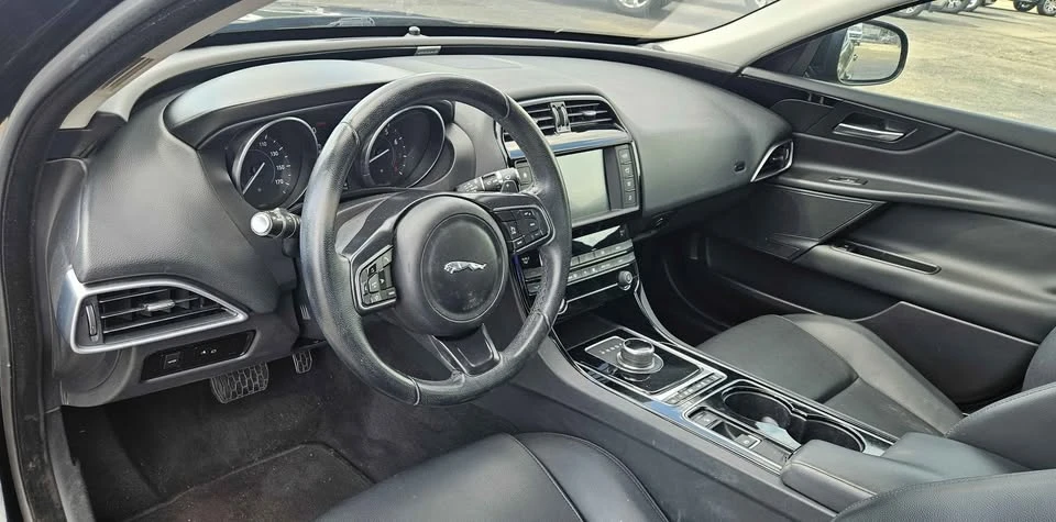 2017 Jaguar XE - Image 13 of 16