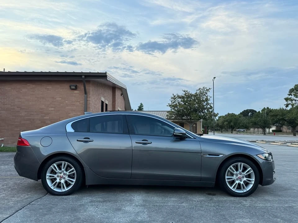 2017 Jaguar XE - Image 3 of 16