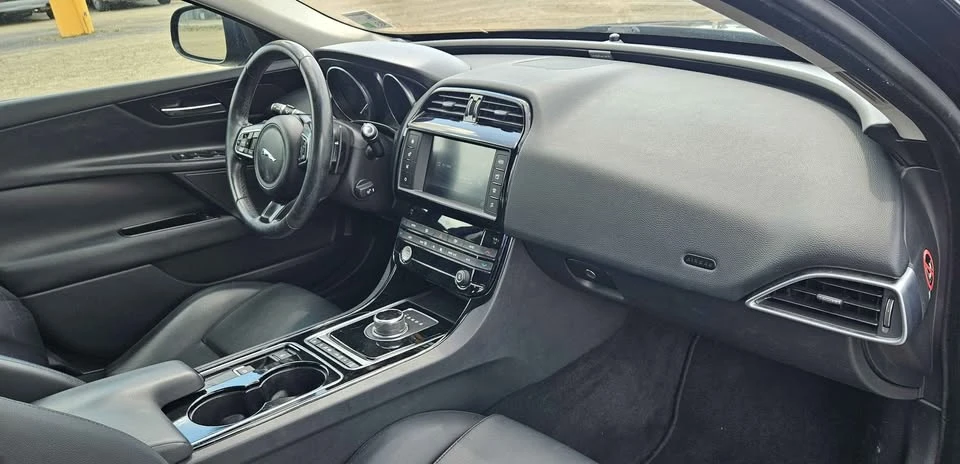 2017 Jaguar XE - Image 14 of 16