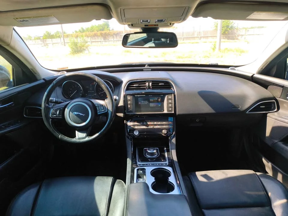 2017 Jaguar XE - Image 13 of 16