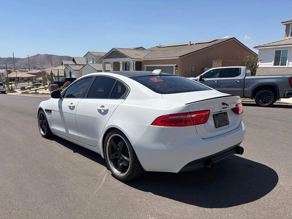 2017 Jaguar XE - Image 4 of 20