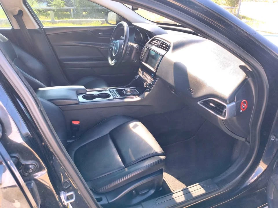 2017 Jaguar XE - Image 10 of 16