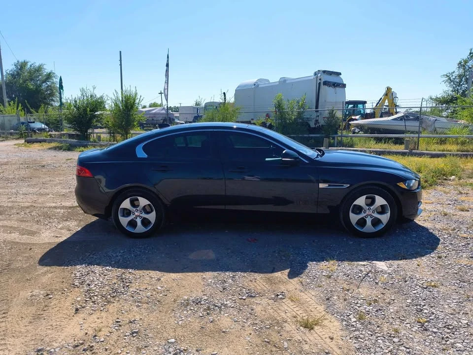 2017 Jaguar XE - Image 4 of 16