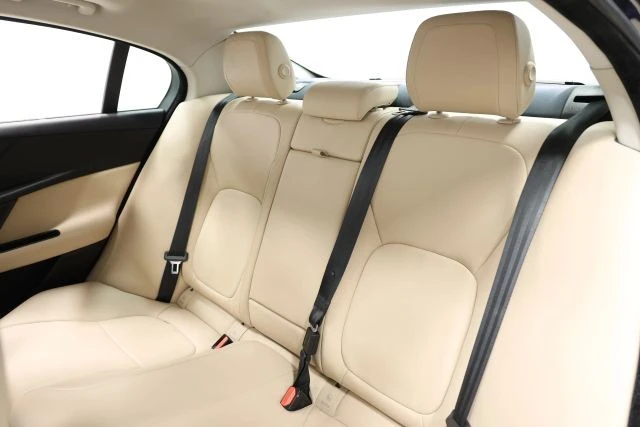 2017 Jaguar XE - Image 3 of 21