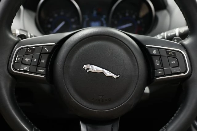 2017 Jaguar XE - Image 19 of 21