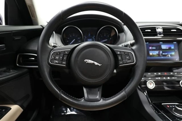 2017 Jaguar XE - Image 18 of 21