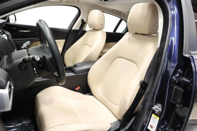 2017 Jaguar XE - Image 14 of 21