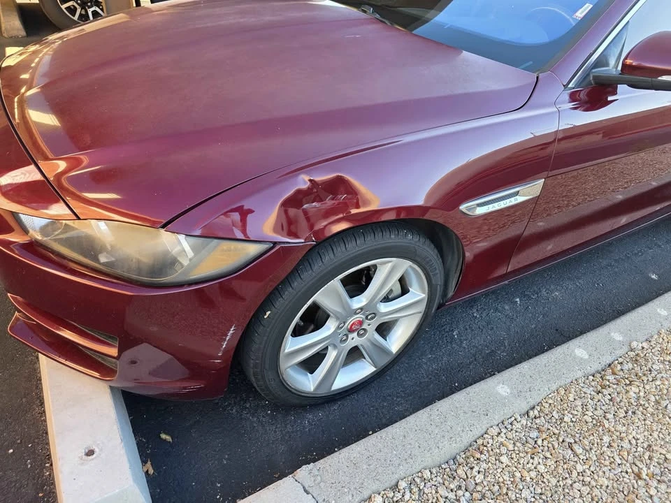 2017 Jaguar XE - Image 9 of 11