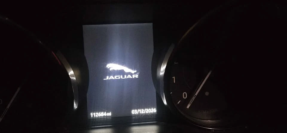 2017 Jaguar XE - Image 10 of 11