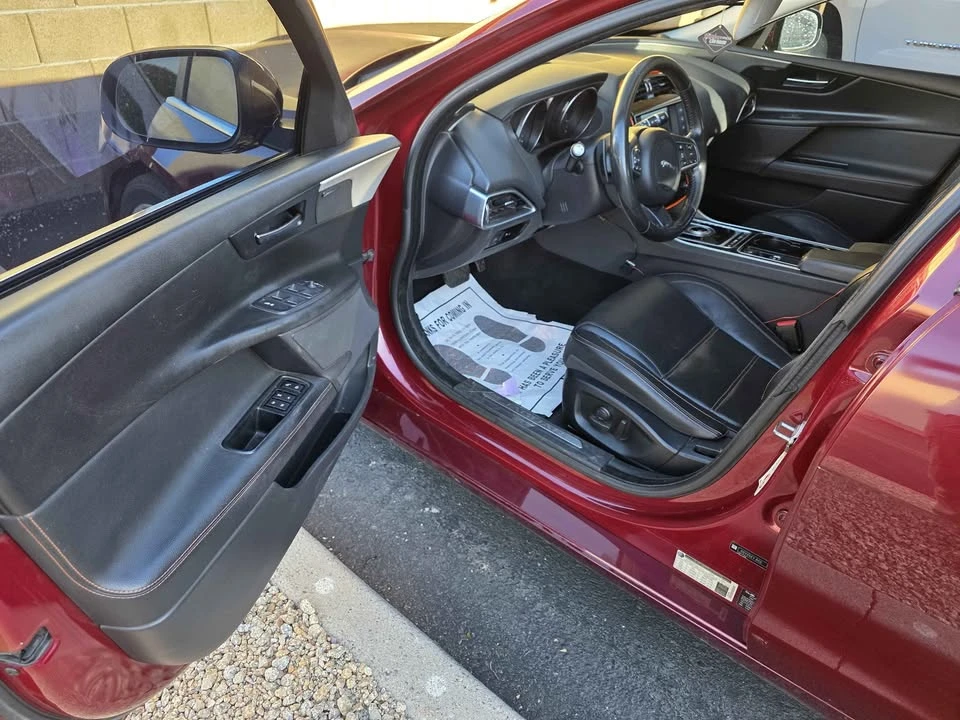 2017 Jaguar XE - Image 6 of 11