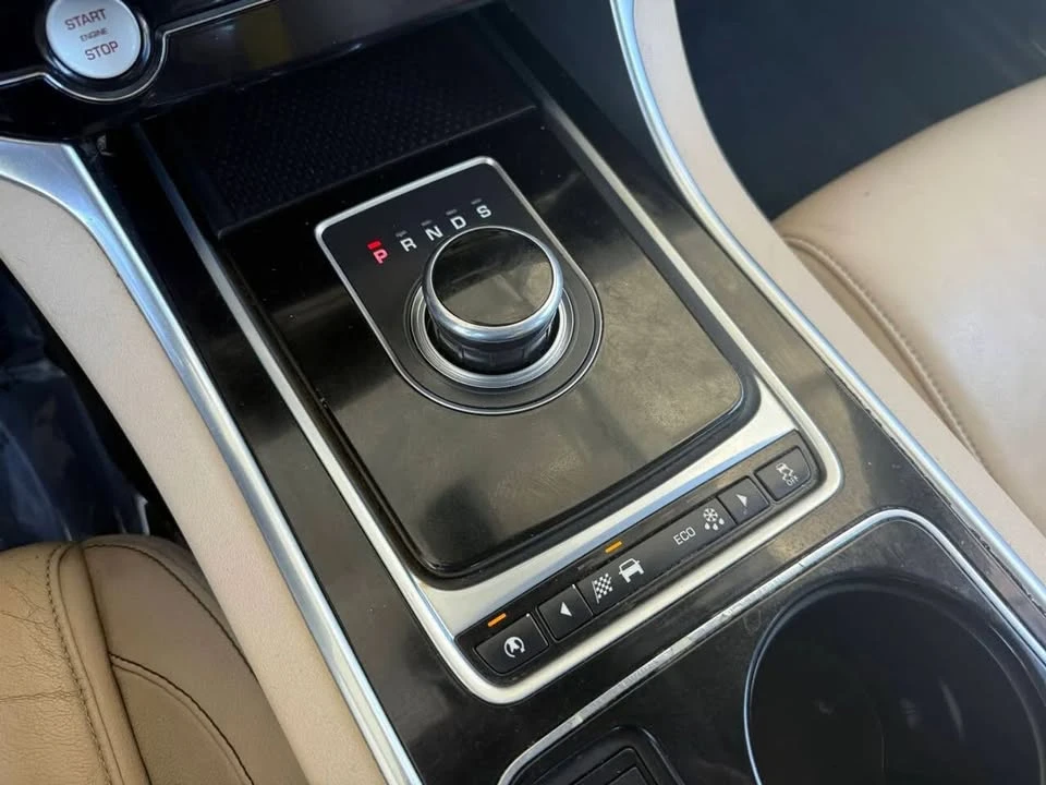 2017 Jaguar XE - Image 16 of 19