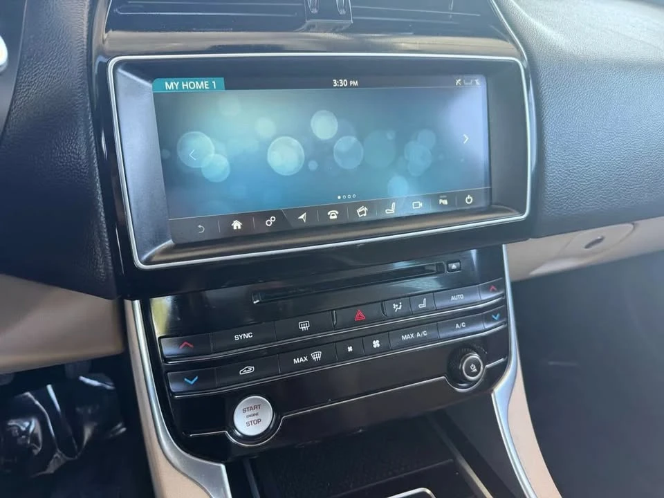 2017 Jaguar XE - Image 14 of 19