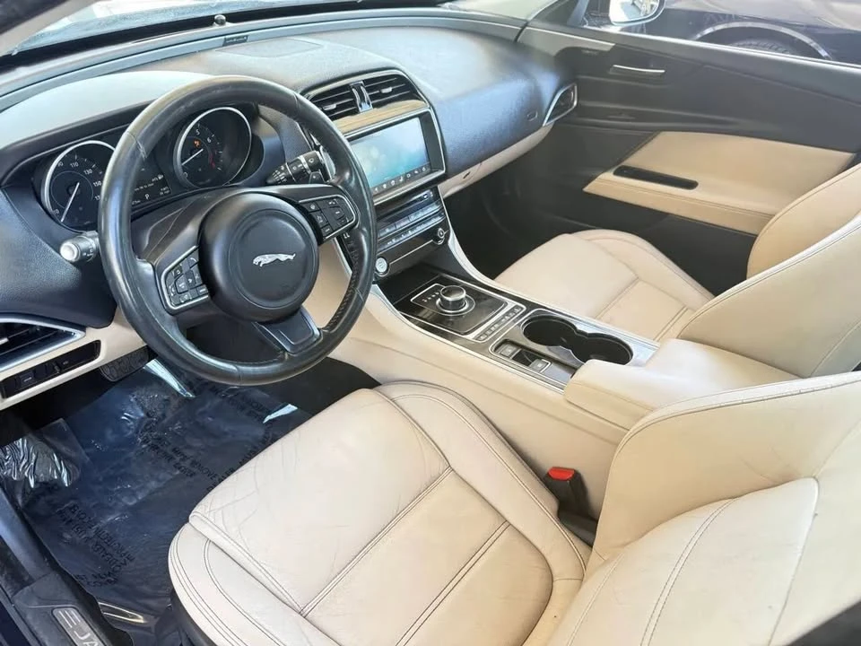 2017 Jaguar XE - Image 10 of 19