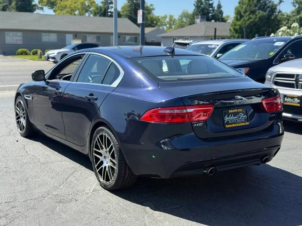 2017 Jaguar XE - Image 4 of 19