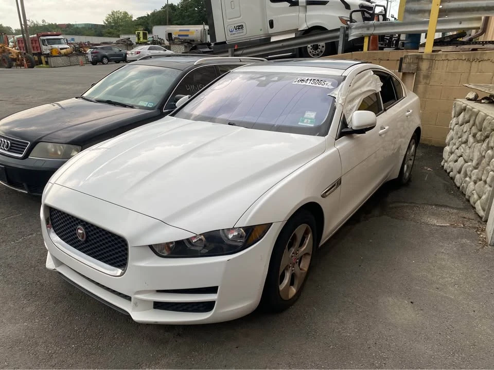2017 Jaguar XE - Image 6 of 7