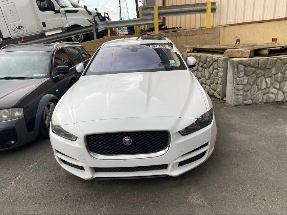 2017 Jaguar XE - Image 7 of 7