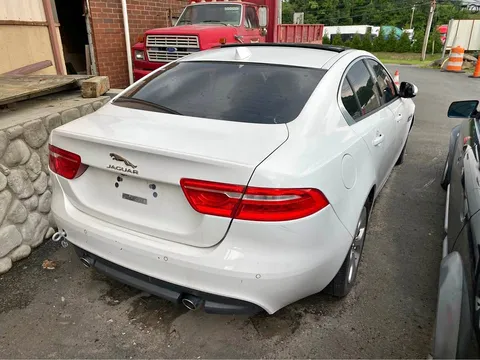 2017 Jaguar XE XE 25t Prestige Sedan 4D