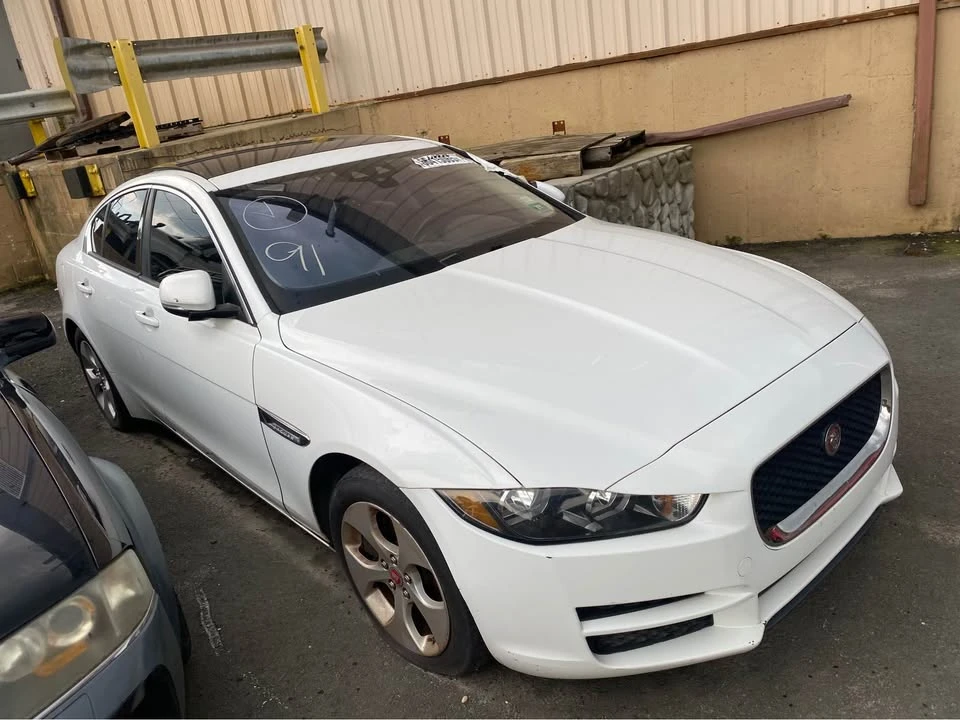 2017 Jaguar XE - Image 2 of 7