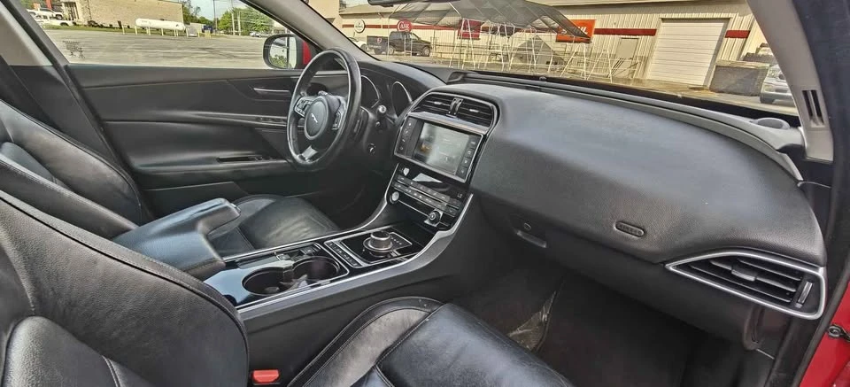 2017 Jaguar XE - Image 16 of 20