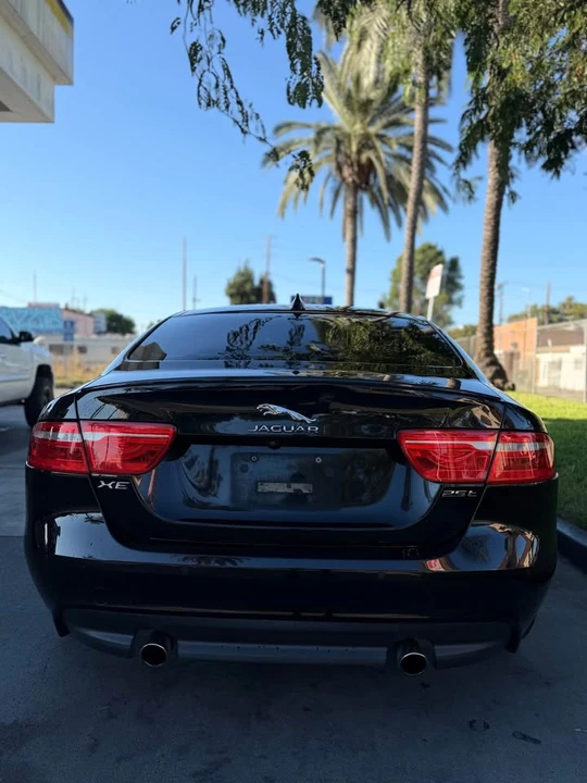 2017 Jaguar XE - Image 5 of 12