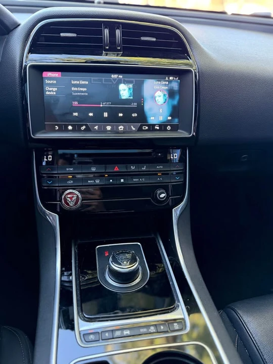 2017 Jaguar XE - Image 12 of 12