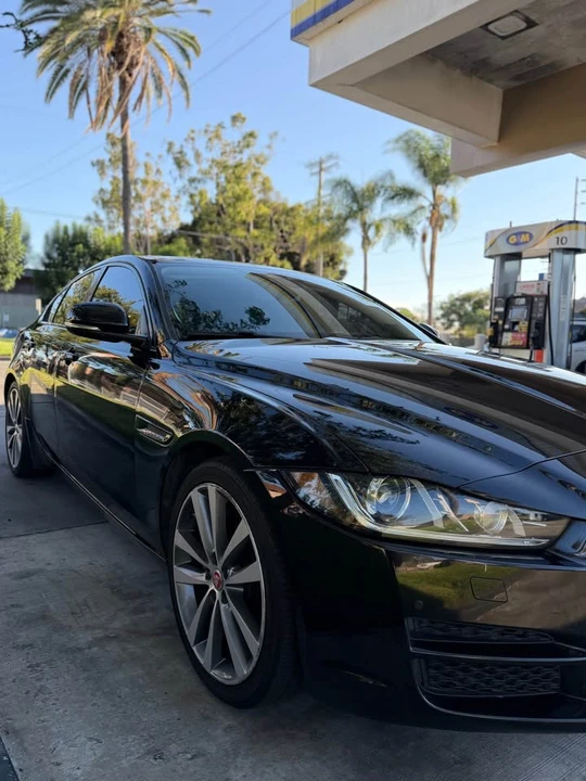 2017 Jaguar XE - Image 4 of 12